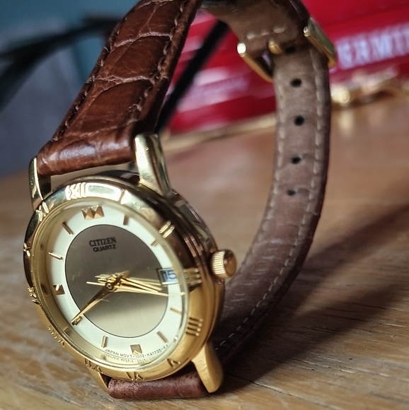 X Citizen 3 hand movement, with date, gold case 24mm Roman numerals around bezel - Picture 6 of 11